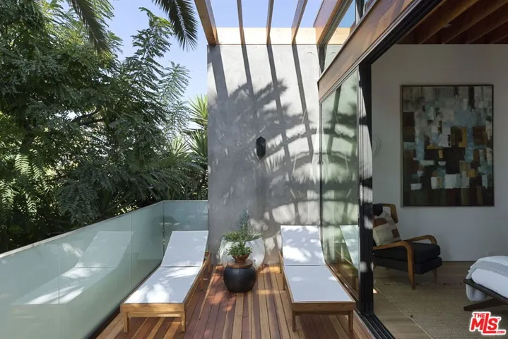 938 Amoroso Place, Venice, California 90291