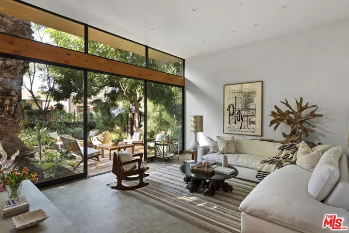938 Amoroso Place, Venice, California 90291