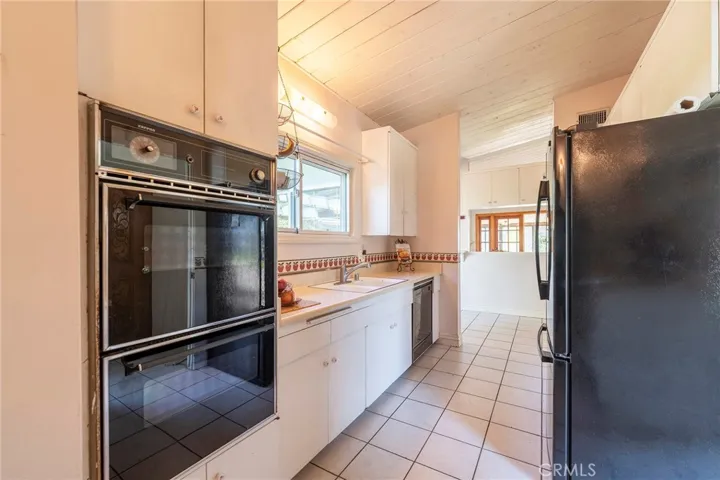 1000 N Acacia Avenue, Fullerton, California 92831