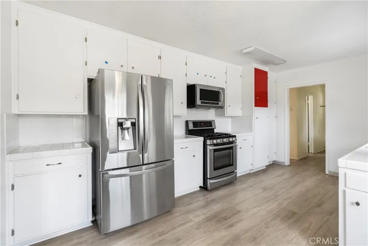 Look at all of that cabinet space! Stainless steel appliances included too!