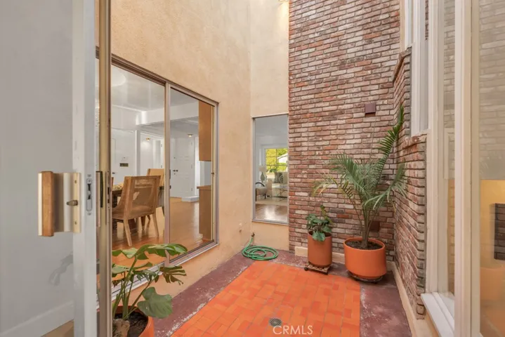 10201 Wystone Avenue, Northridge, California 91324