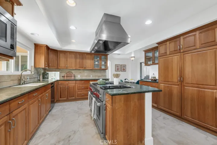 10201 Wystone Avenue, Northridge, California 91324