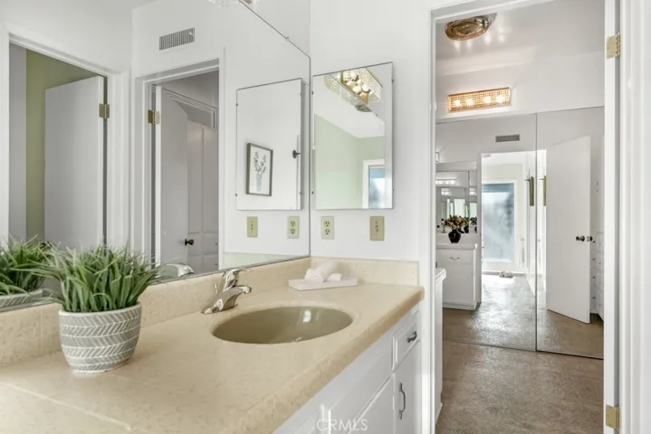 10201 Wystone Avenue, Northridge, California 91324