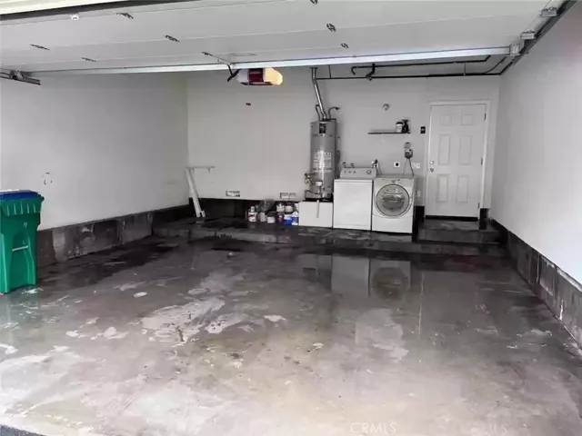 Large garage with washer/dryer