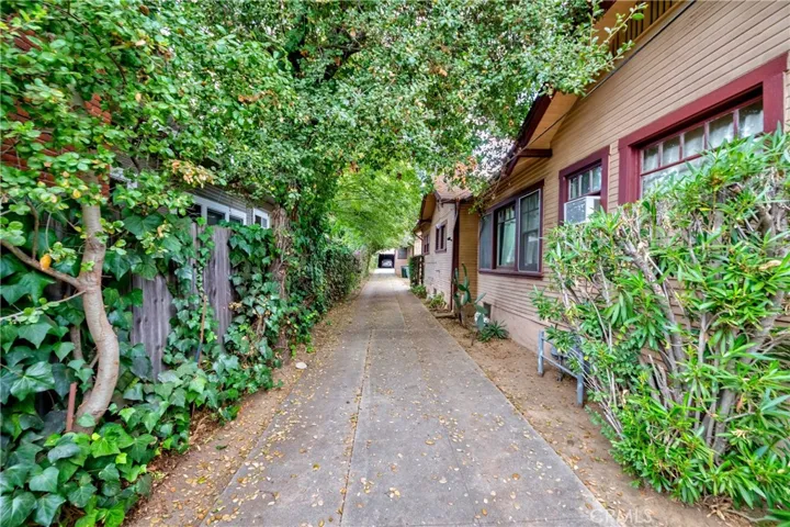 89 N Sierra Bonita Avenue, Pasadena, California 91106