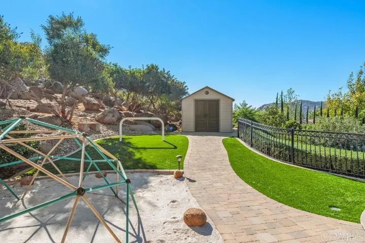 553 Sky Mesa Road, Alpine, California 91901