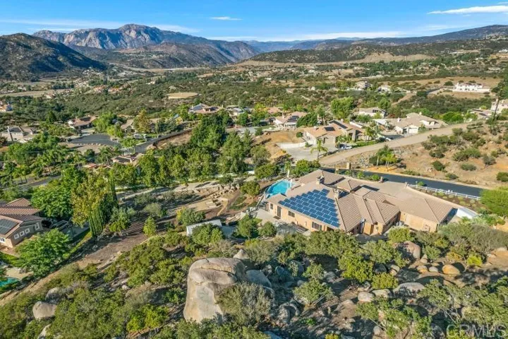 553 Sky Mesa Road, Alpine, California 91901