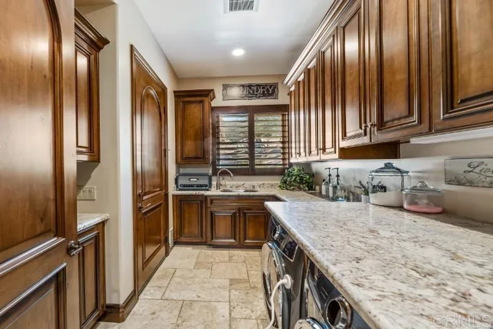 553 Sky Mesa Road, Alpine, California 91901