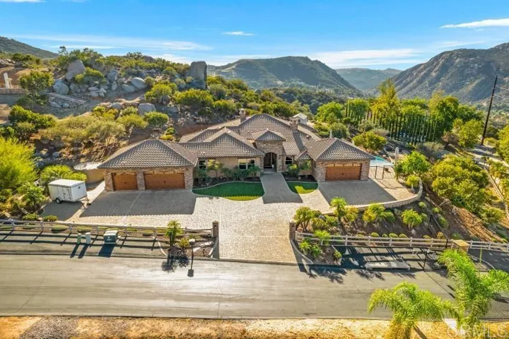 553 Sky Mesa Road, Alpine, California 91901