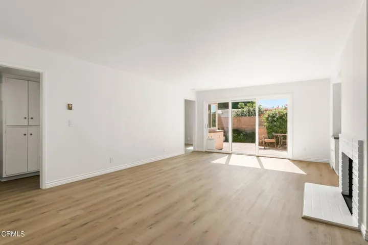 5-web-or-mls-UpMarketMedia246Gar-018