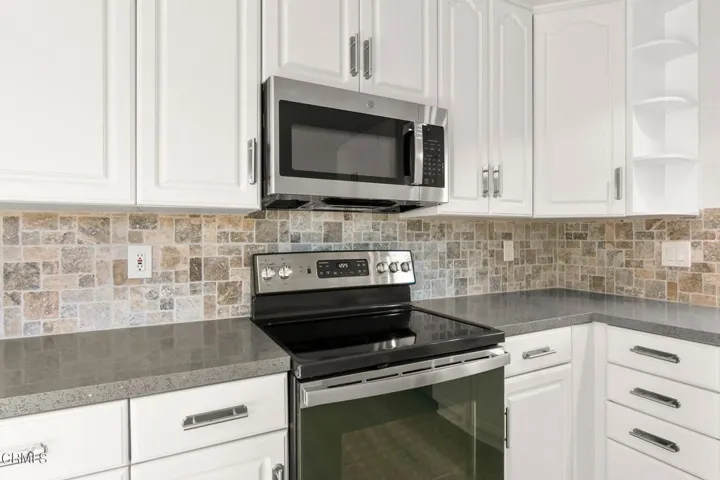 10-web-or-mls-UpMarketMedia246Gar-042