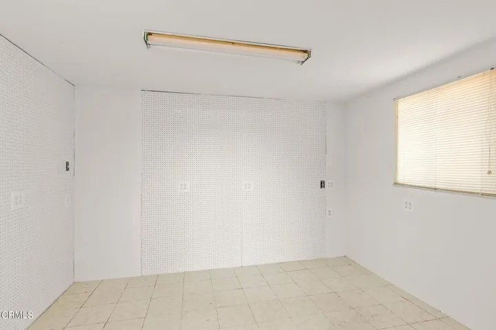 30-web-or-mls-UpMarketMedia246Gar-125