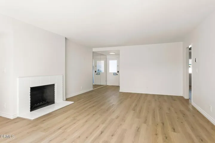 8-web-or-mls-UpMarketMedia246Gar-033