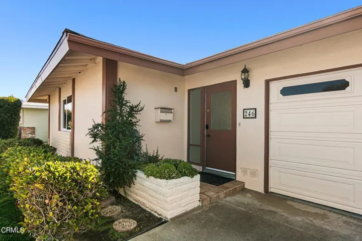 3-web-or-mls-UpMarketMedia246Gar-011