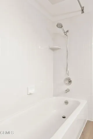 21-web-or-mls-UpMarketMedia246Gar-078