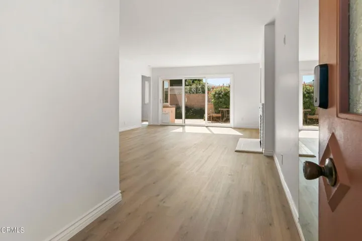 4-web-or-mls-UpMarketMedia246Gar-015
