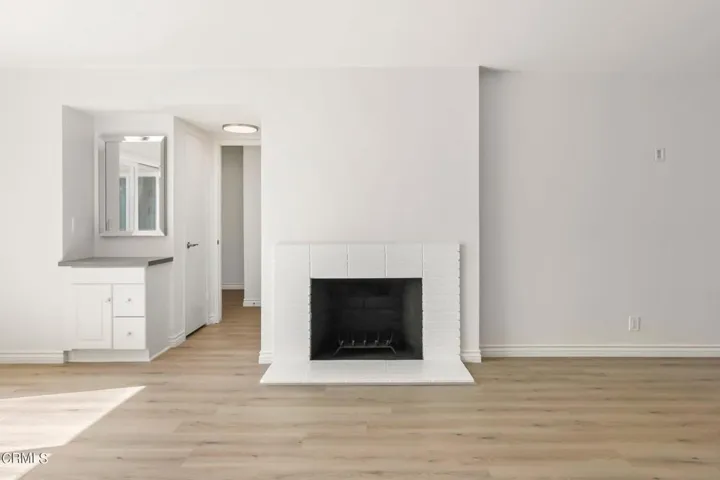 7-web-or-mls-UpMarketMedia246Gar-030