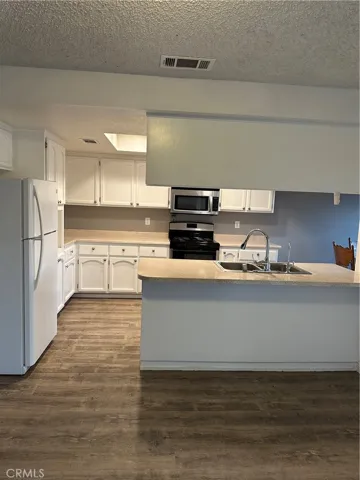 15570 Erie Road, Apple Valley, California 92307