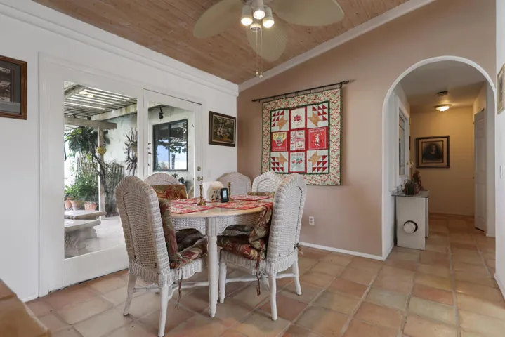 012_Dining Area