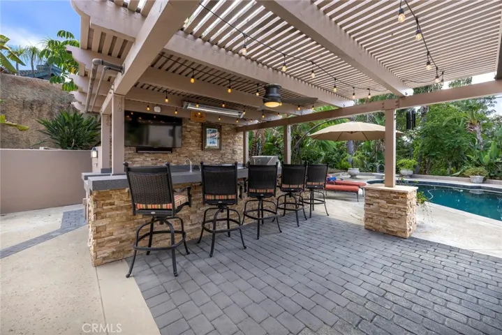 OUTDOOR KITCHEN