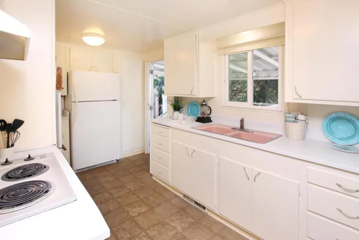 1555 Merrill Street, Santa Cruz, California 95062