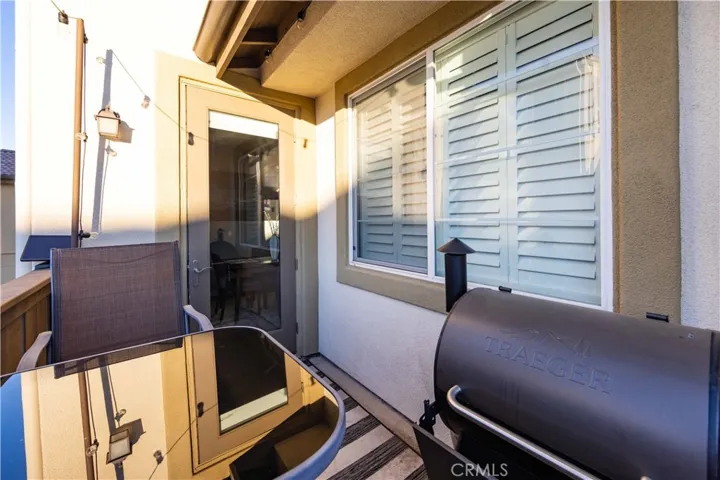 2md floor balcony