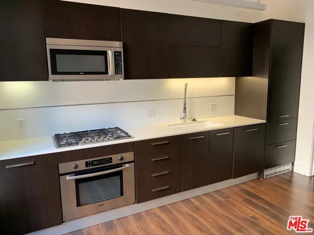 727 W 7th Street Unit 303, Los Angeles, California 90017