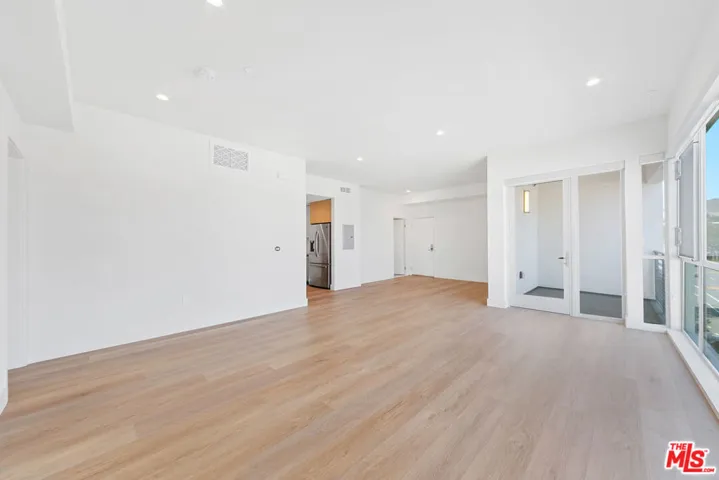1001 N Fairfax Avenue 302, West Hollywood, California 90046