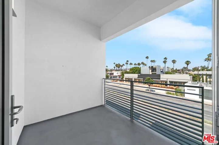 1001 N Fairfax Avenue 302, West Hollywood, California 90046