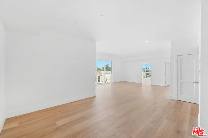 1001 N Fairfax Avenue 302, West Hollywood, California 90046