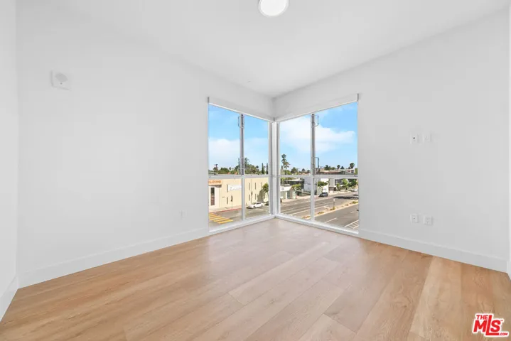 1001 N Fairfax Avenue 302, West Hollywood, California 90046