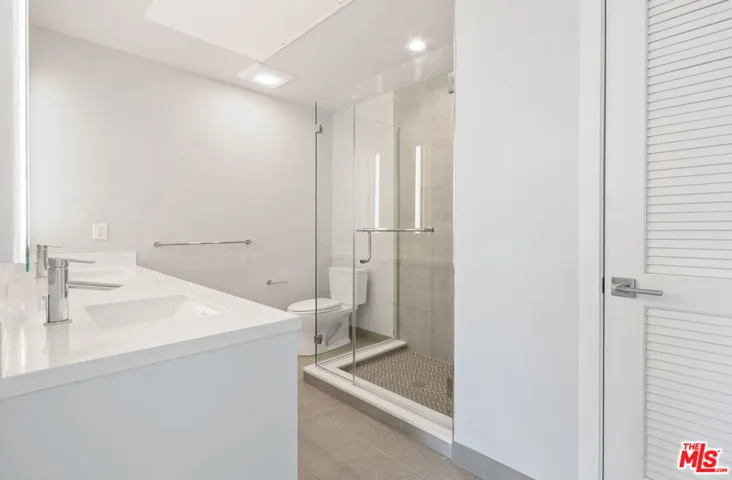1001 N Fairfax Avenue 302, West Hollywood, California 90046