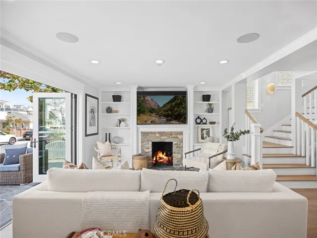 1577 Miramar Drive, Newport Beach, California 92661