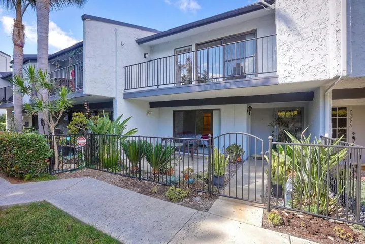 7347 Alicante B, Carlsbad, California 92009