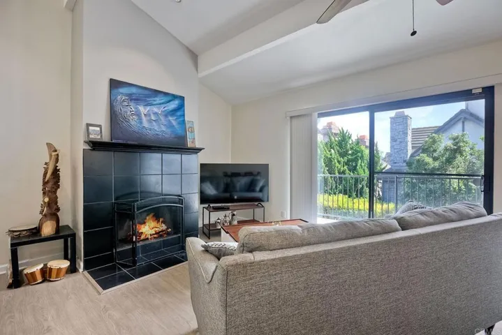 7347 Alicante B, Carlsbad, California 92009