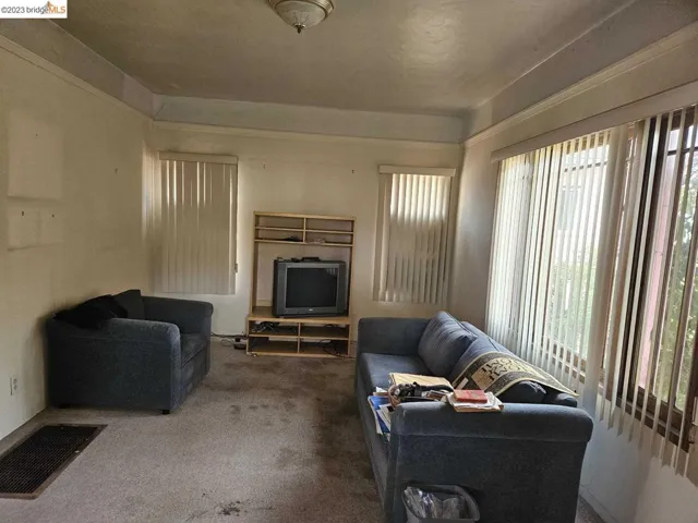 6285 Sunnymere Ave, Oakland, California 94605