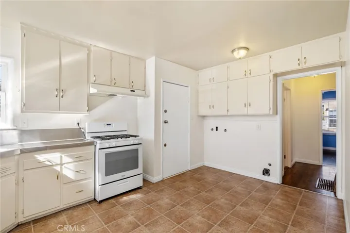 Kitchen with laundry hookups