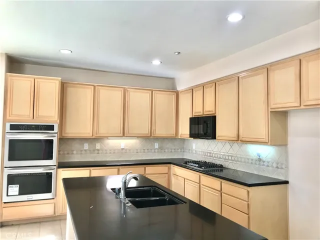 15937 Turtle Bay Place, Fontana, California 92336