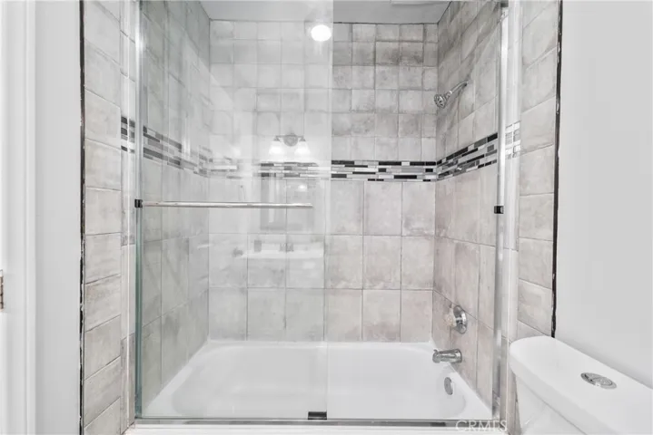 18620 Hatteras Street 135, Tarzana, California 91356