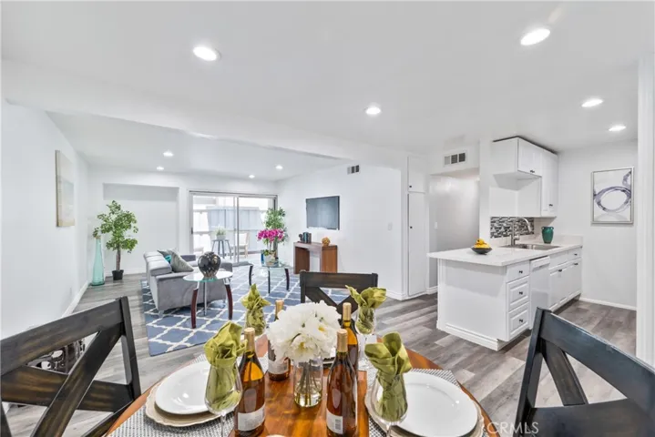 18620 Hatteras Street 135, Tarzana, California 91356