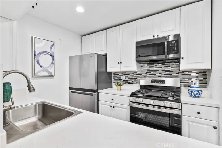 18620 Hatteras Street 135, Tarzana, California 91356