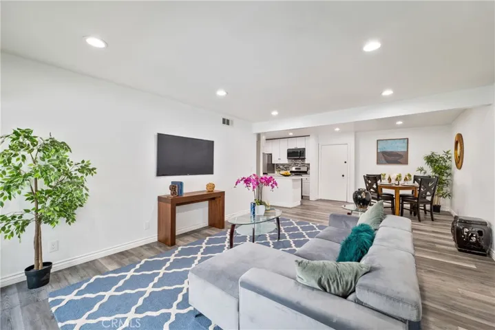 18620 Hatteras Street 135, Tarzana, California 91356