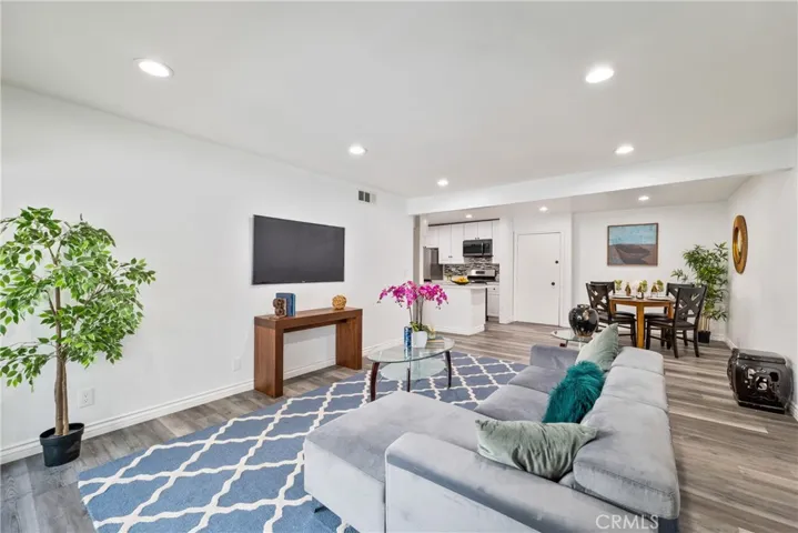 18620 Hatteras Street 135, Tarzana, California 91356