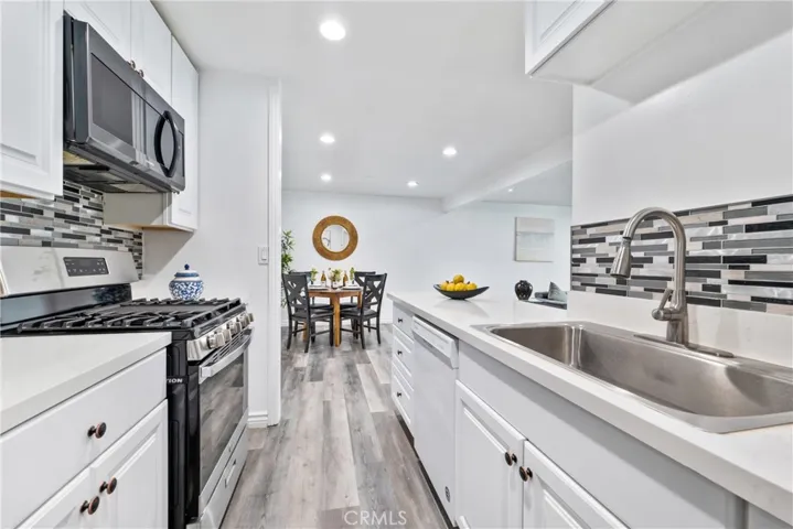 18620 Hatteras Street 135, Tarzana, California 91356