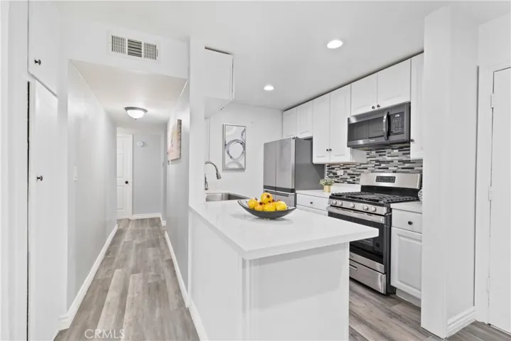 18620 Hatteras Street 135, Tarzana, California 91356
