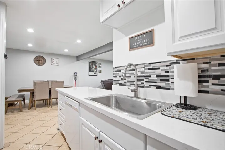 18620 Hatteras Street 135, Tarzana, California 91356