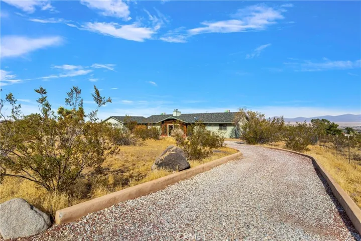 32320 Sapphire Road, Lucerne Valley, California 92356