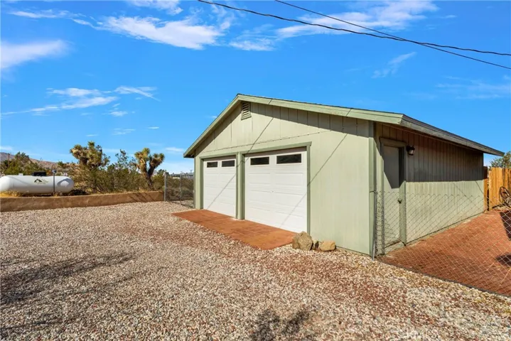 32320 Sapphire Road, Lucerne Valley, California 92356