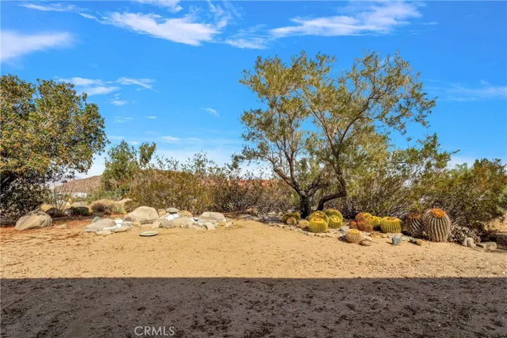 32320 Sapphire Road, Lucerne Valley, California 92356