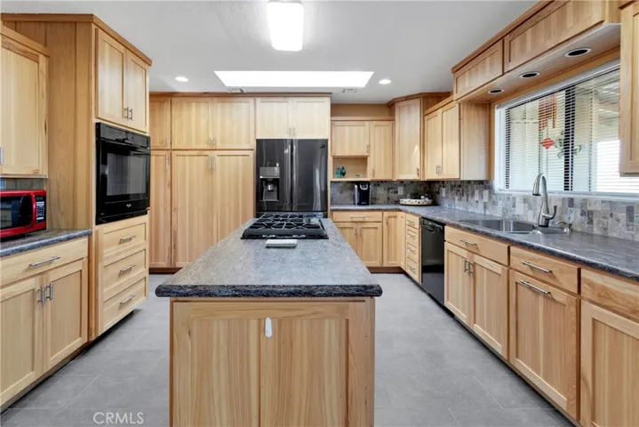 32320 Sapphire Road, Lucerne Valley, California 92356